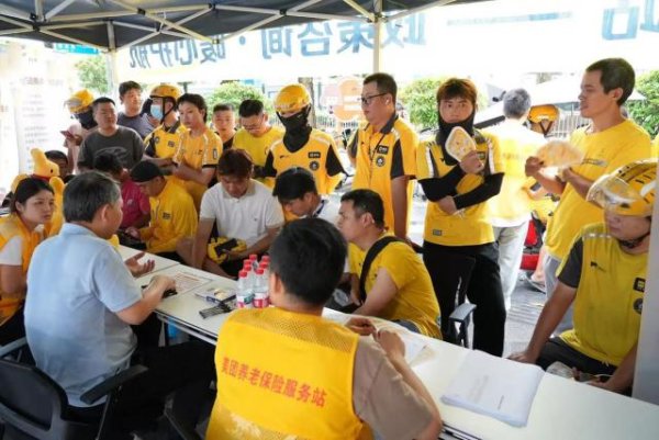 信钰配资 美团骑手养老保险补贴全国推广，客服：专送和众包均可享受补贴
