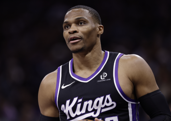 亿润配资 恩怨局从不丢人！威少半场11分5板3助打爆湖人，进球扭头看詹姆斯